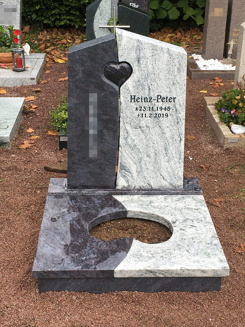 Individueller Urnengrabstein Beispiel