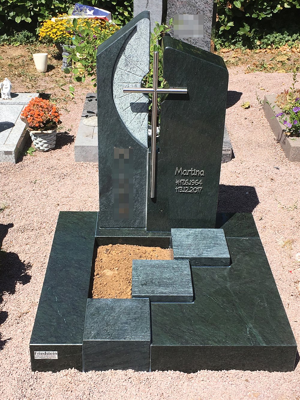 Individueller Urnengrabstein Beispiel